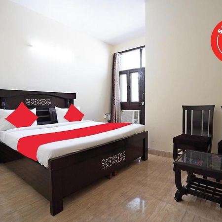 Oyo 46744 Hotel Yash New Delhi Bagian luar foto