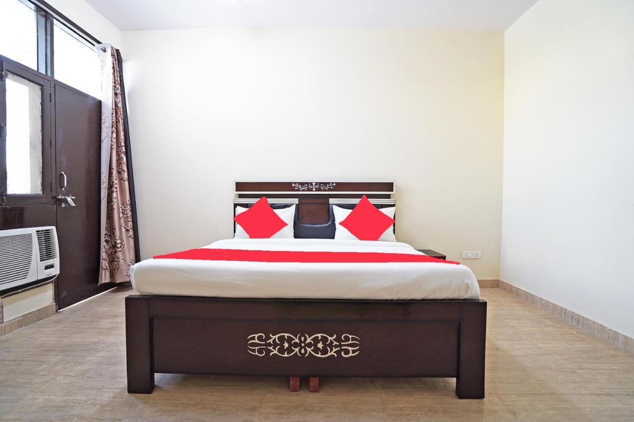 Oyo 46744 Hotel Yash New Delhi Bagian luar foto