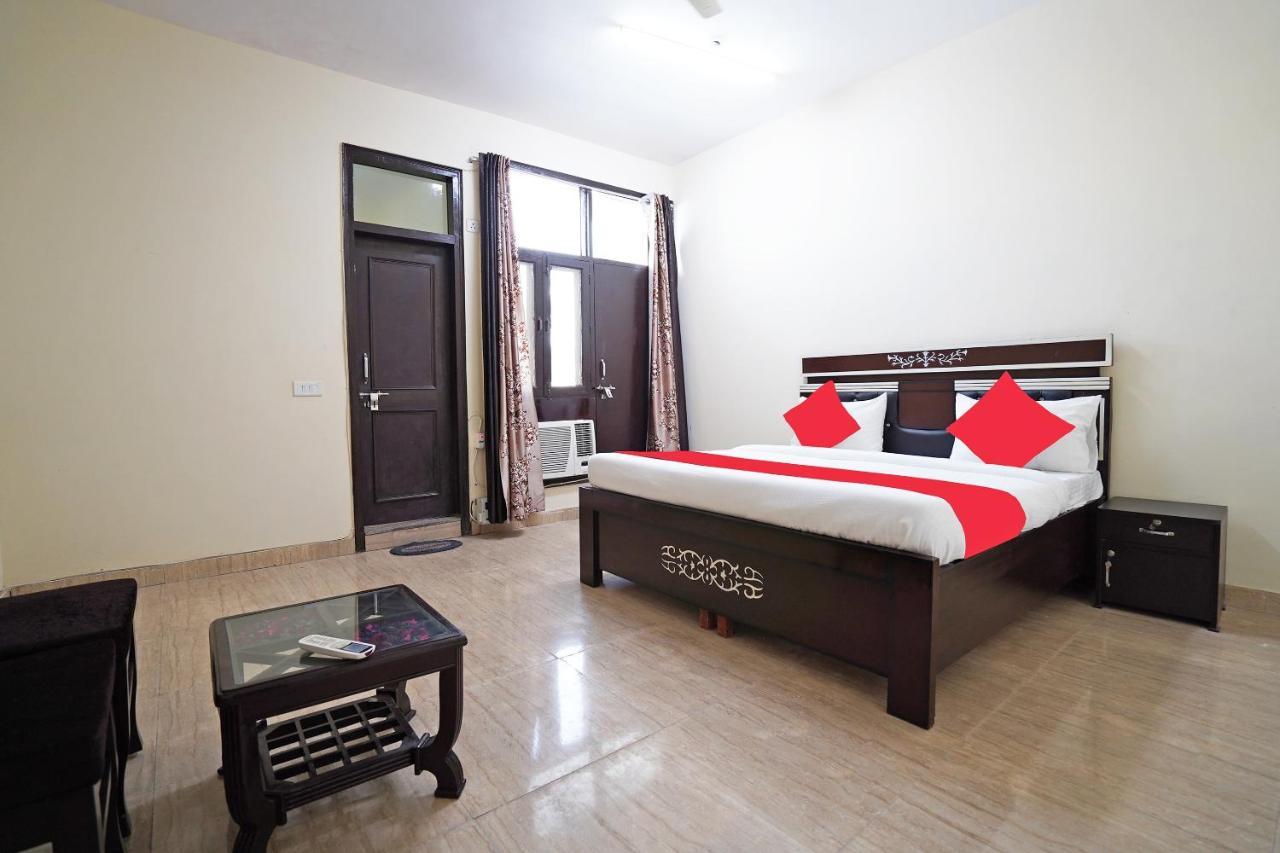 Oyo 46744 Hotel Yash New Delhi Bagian luar foto