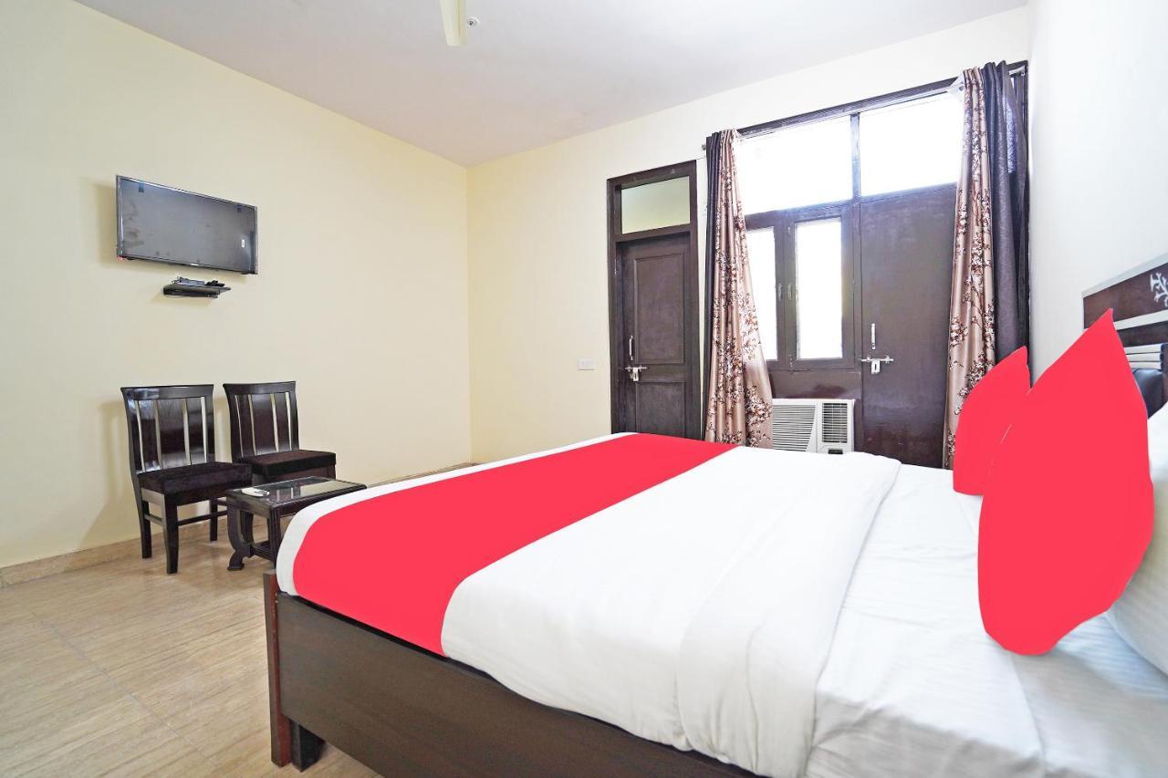 Oyo 46744 Hotel Yash New Delhi Bagian luar foto